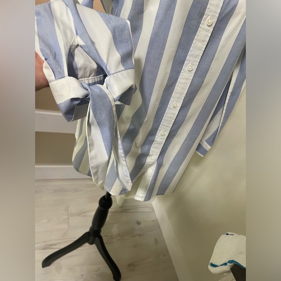 Banana Republic square blue and white strip button down top SZ 10 EUC - Picture 4 of 6